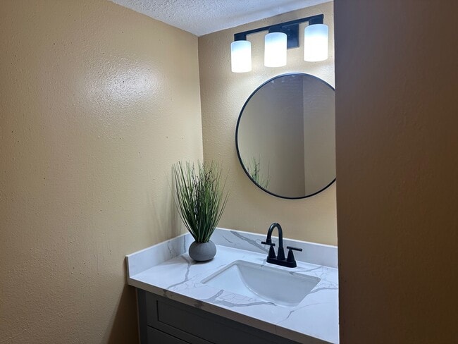 Building Photo - 147 Cotton Dr