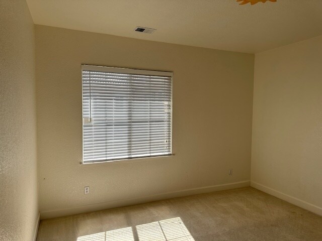 Building Photo - Elegant 4 Bedroom 4 Bath Mountain House So...