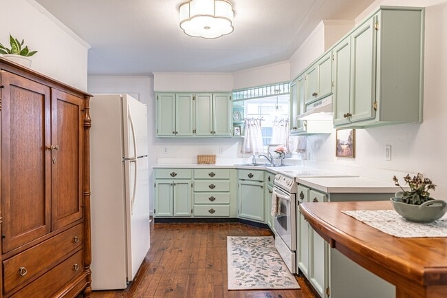 Building Photo - 435 W Baltimore Ave