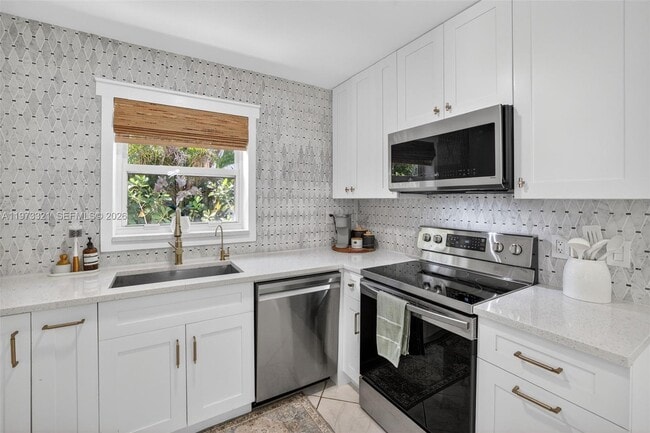 Building Photo - 252 SW 23rd St