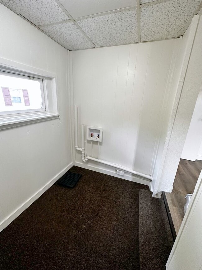 Building Photo - Totally Updated and Renovated 2 Bedroom Ho...