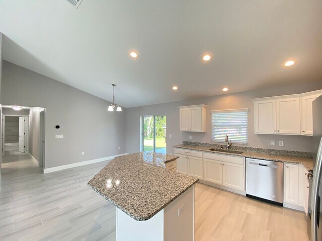Building Photo - 52 Oak Cir