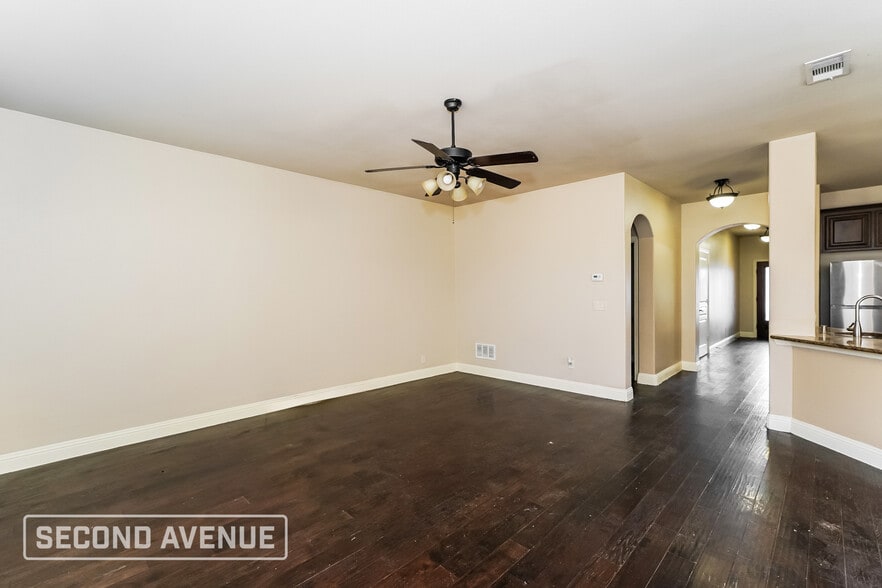 Building Photo - 401 Bamborough Dr