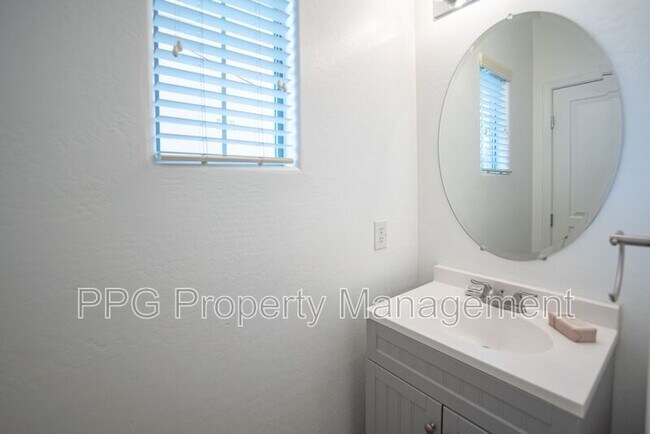 Building Photo - 15166 W Aster Dr