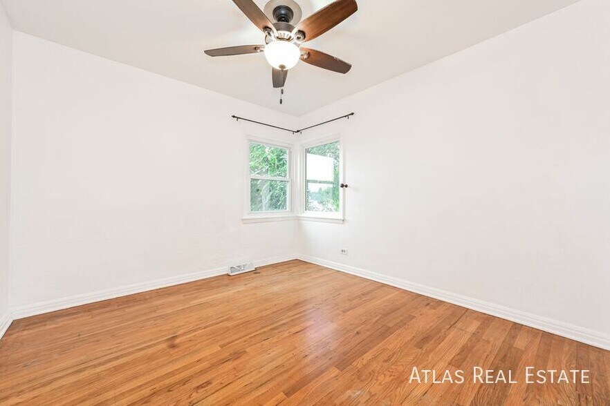 Building Photo - 5025 Beach Ct