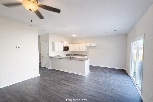 Building Photo - Three bedroom, 2.5 bath townhome in Whitsett