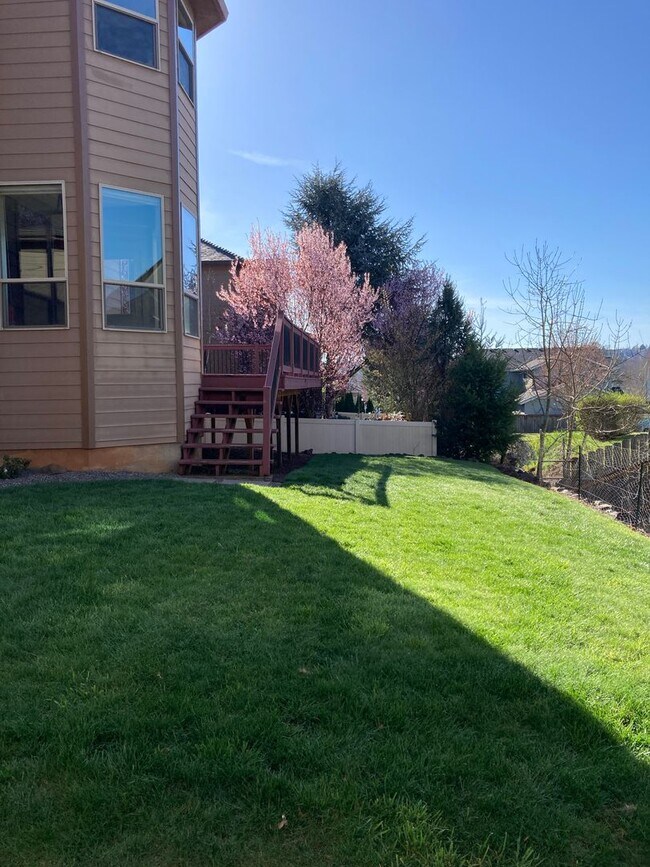 Building Photo - West Meadows Estate 2-Story Home in Salem