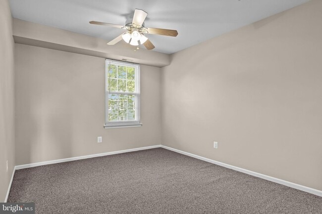 Building Photo - 560B Thrush Ct