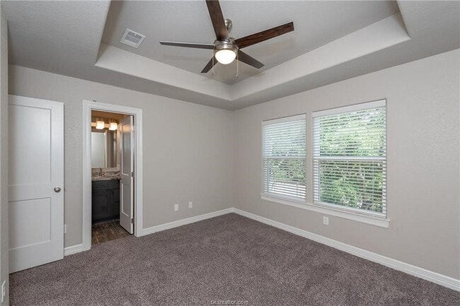 Building Photo - 707 Dominik Dr