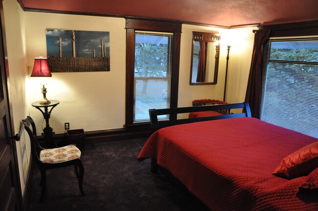 Building Photo - 1594 Mill St