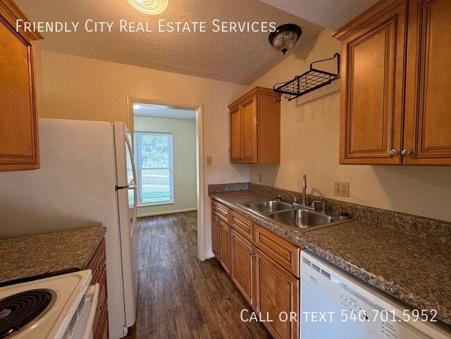 Building Photo - 1E Holly Ct-
