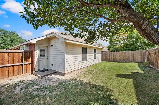 Building Photo - 12113 Thicket Bend Dr