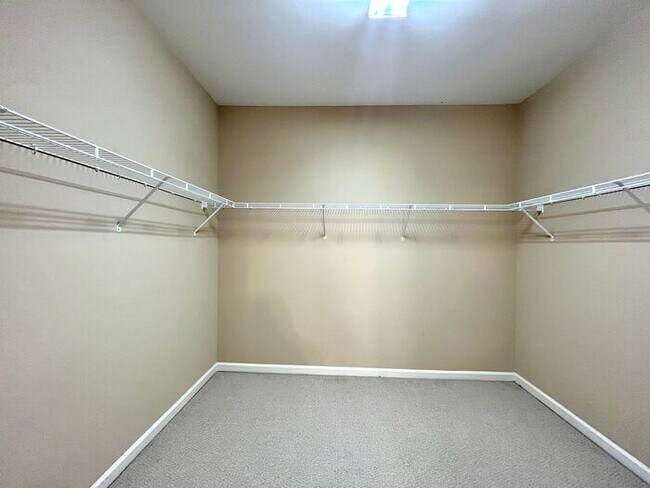 Building Photo - 12821 Doe Dr