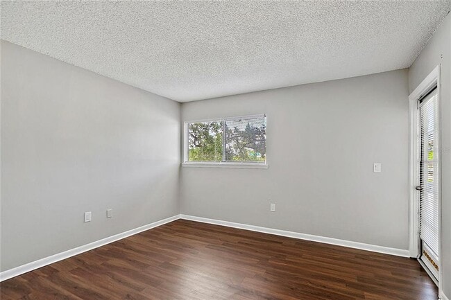 Building Photo - 6345 Newtown Cir