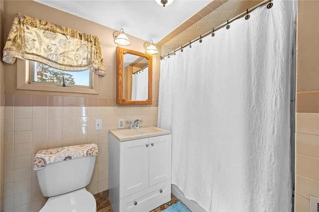 Building Photo - 136 Castleford Rd