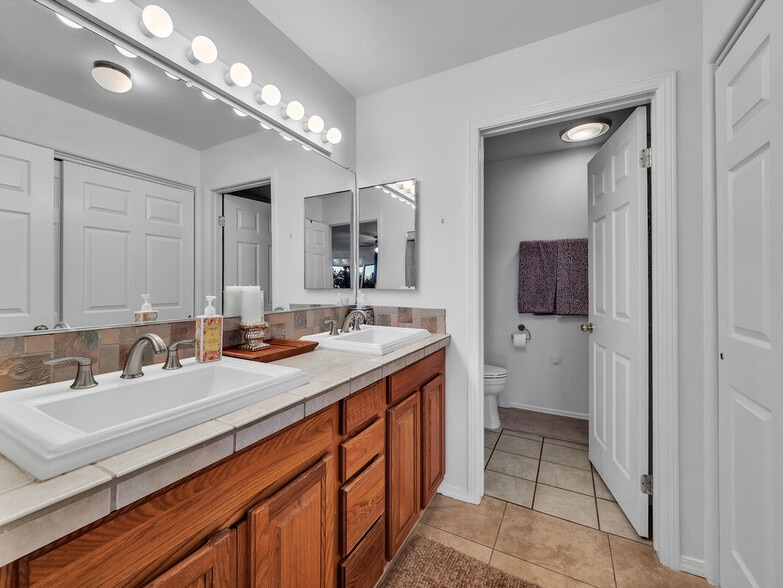 Building Photo - 68-1785-1785 Paakea St