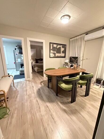 Building Photo - 13269 Metropolitan Ave