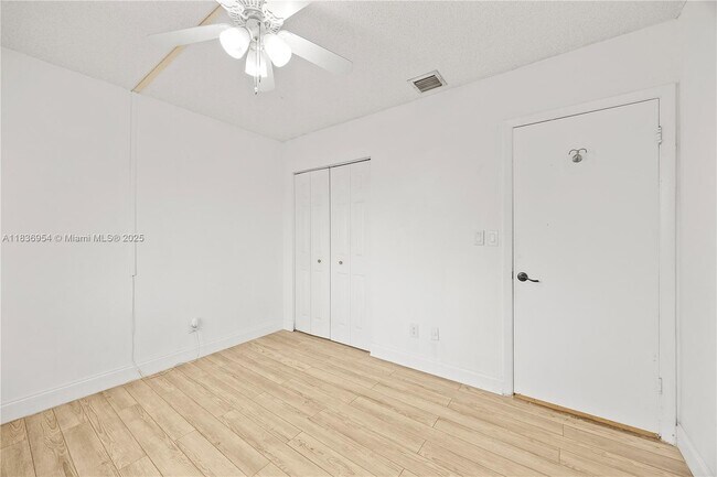 Building Photo - 164 NW 60th Ave