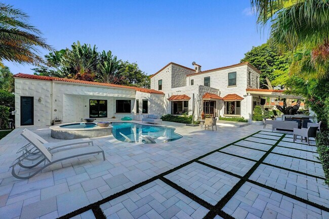 Building Photo - 614 Poinciana Dr