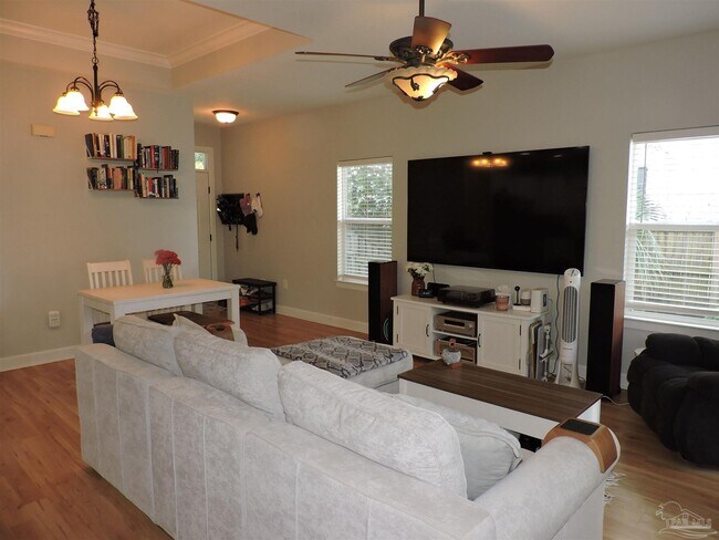 Building Photo - 1531 N 12th Ave