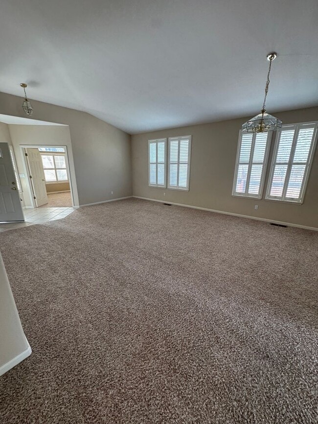 Building Photo - Gorgeous One Story 4 bedroom with Flex Space