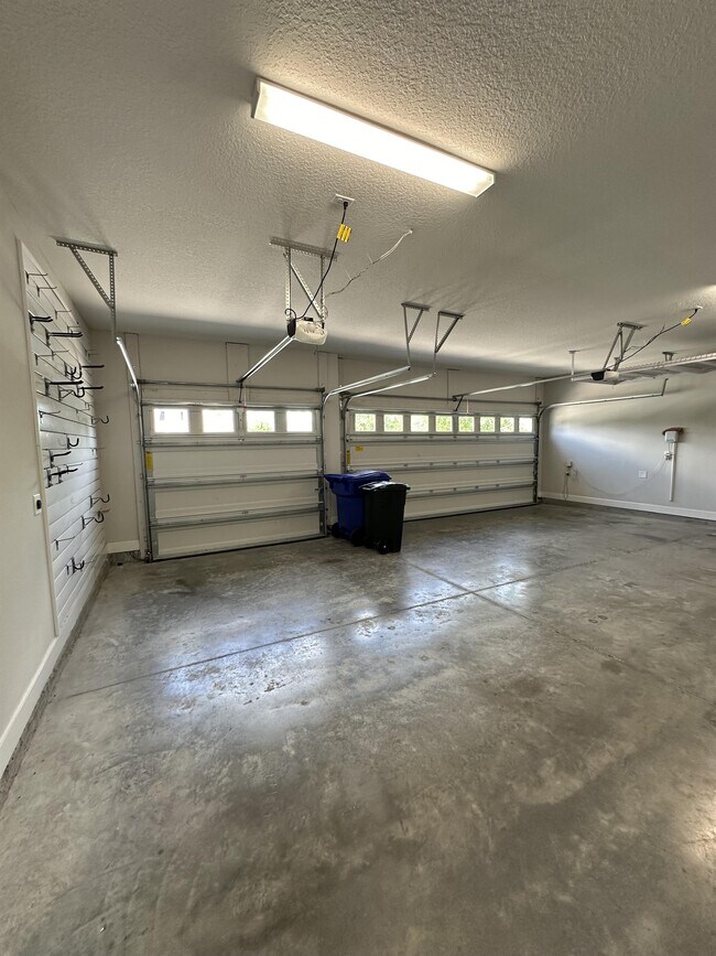 Building Photo - 24 Woodsong Ln