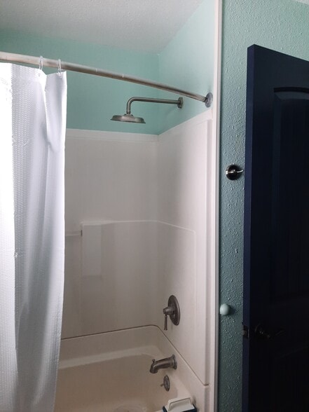 Bathroom - 40016 Linden Dr