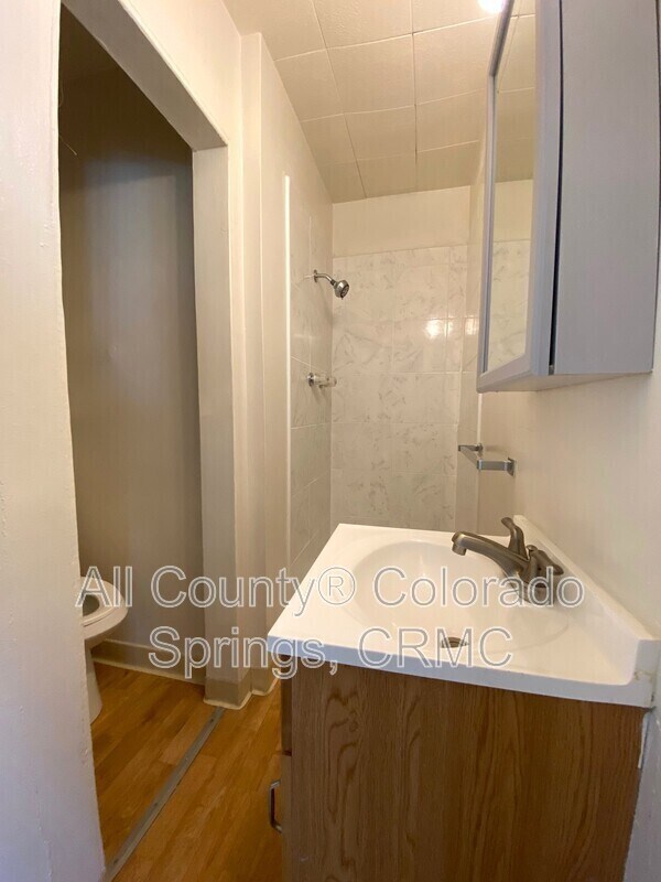 Building Photo - 114 W Brookside St