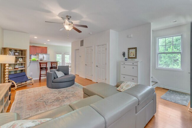 Building Photo - 151 Longwood Dr