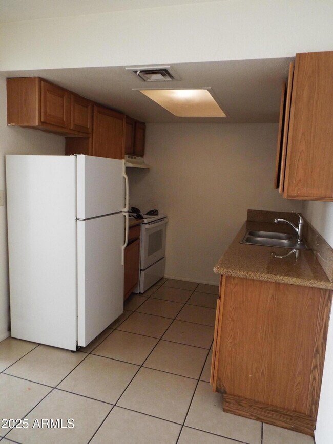 Building Photo - 6713 W Palmaire Ave