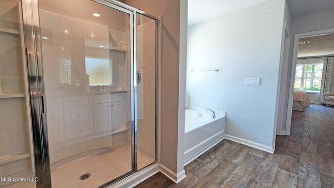 Building Photo - "Charming 3-Bedroom Home with 2 Full Baths...