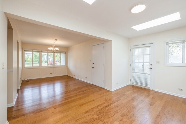 Building Photo - 4701 Lawn Ave