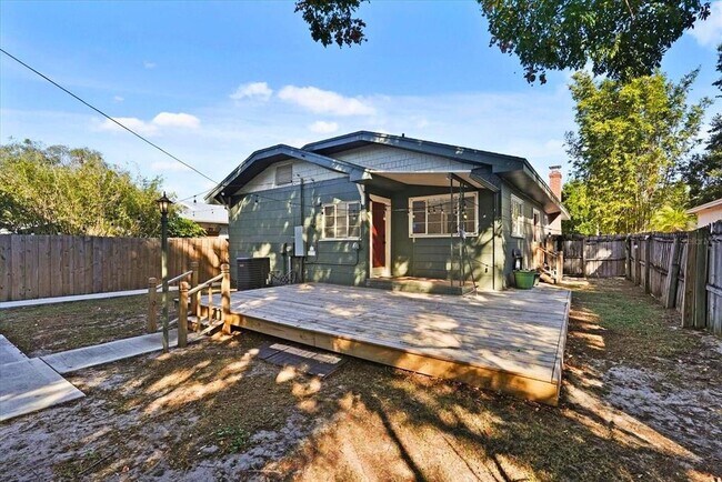 Building Photo - 303 E Paris St