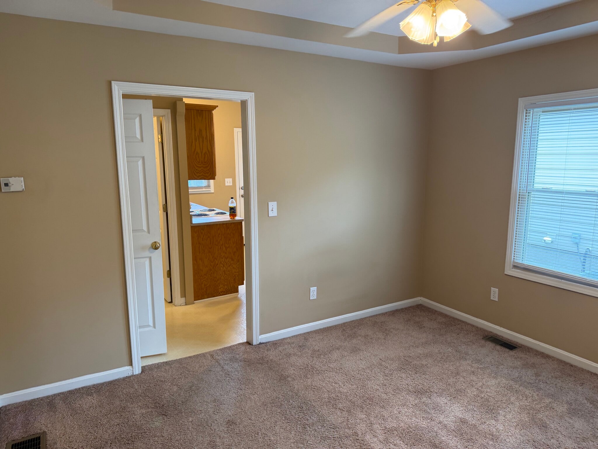 Building Photo - 318 W Kenwood Way