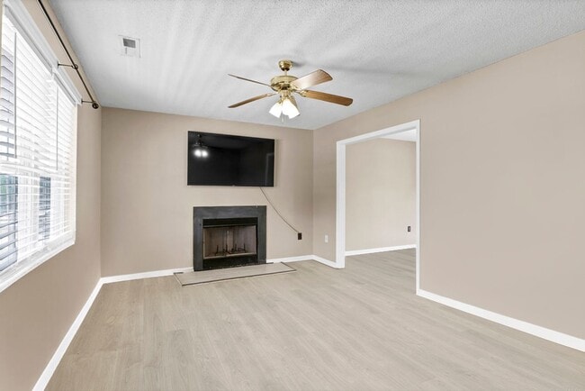 Building Photo - 134 Lawndale Ln