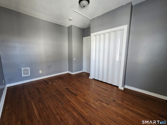 Building Photo - 538 Howard Ave