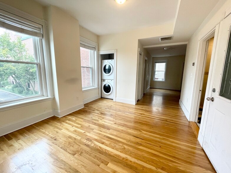 Building Photo - 92 L St