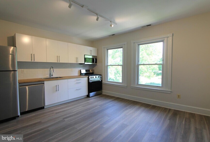 Building Photo - 437 W Hansberry St
