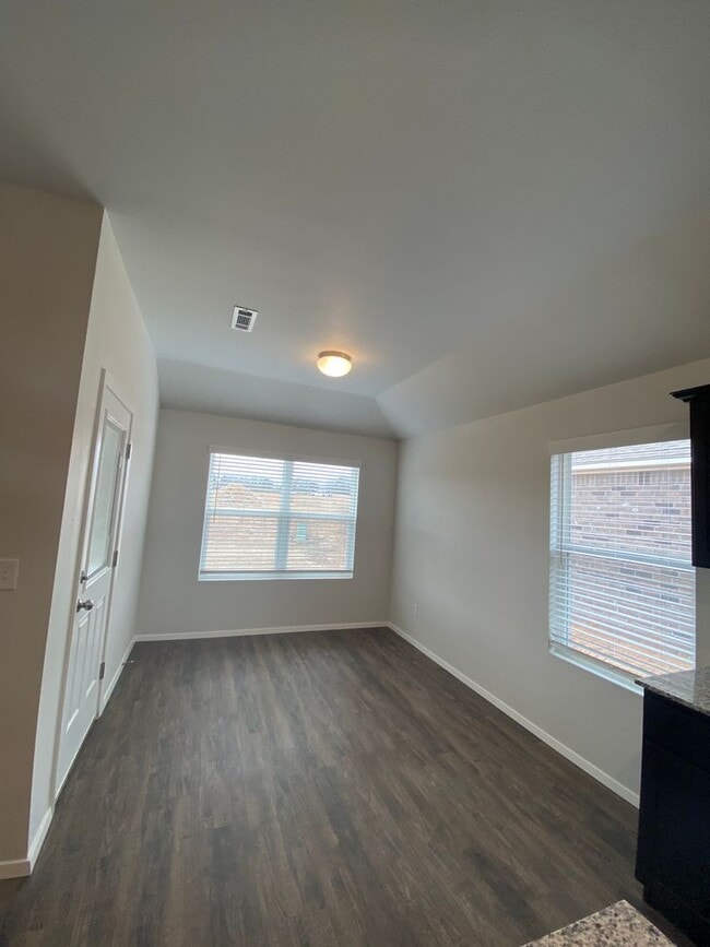 Building Photo - NOW PRELEASING — Charming 3-Bedroom | 2-Bath Home in Regency Park