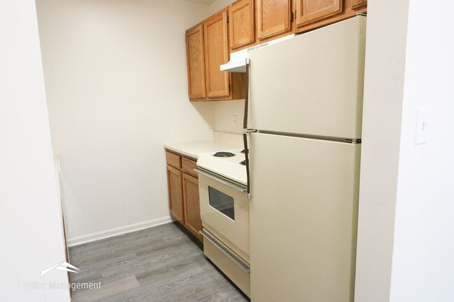 Building Photo - 1852 Anderson Ave