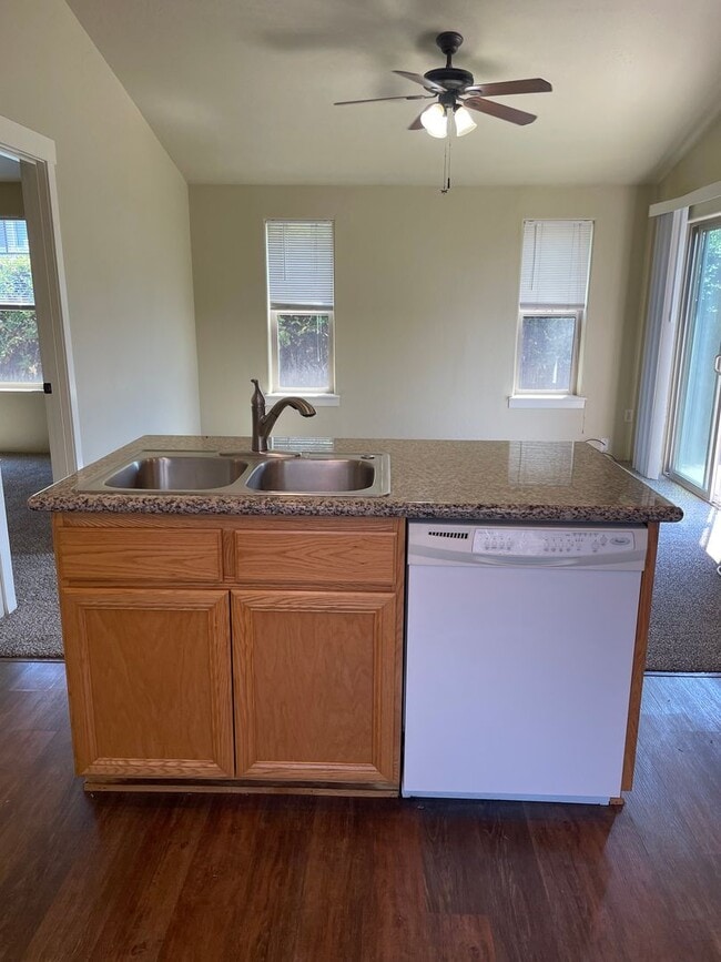 Building Photo - Nice 1 Bedroom 1 Bath Located in the Frien...