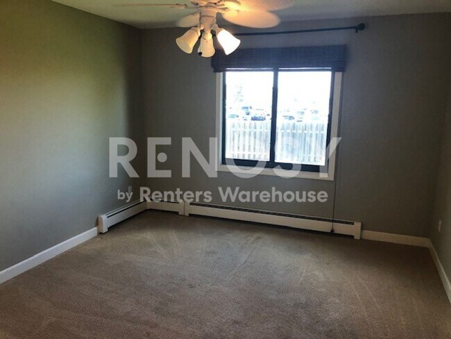 Building Photo - Very Nice 2BD/2BA Condo In Roseville!!!