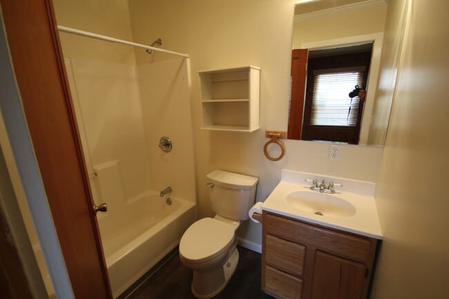 Building Photo - Midtown House Close to Everything, A/C, Ha...