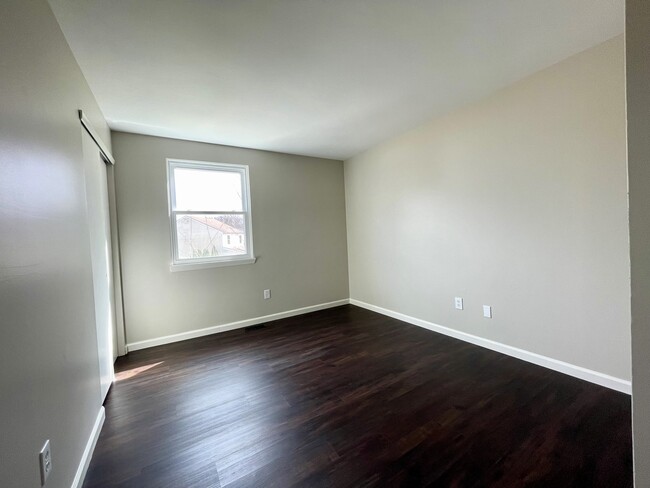 Building Photo - 111 Heidi Ln