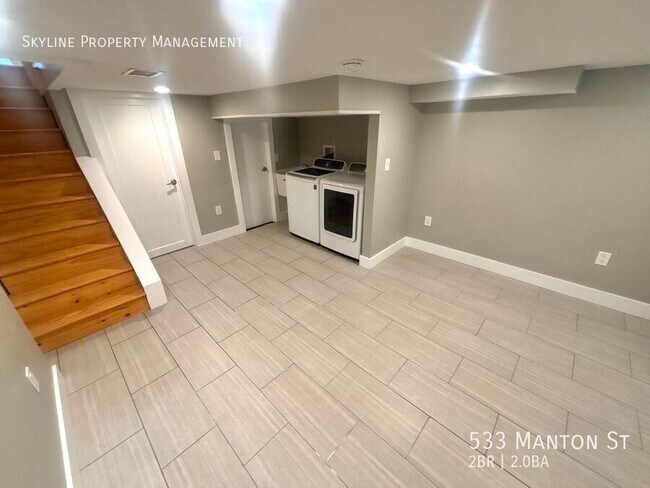 Building Photo - 533 Manton St