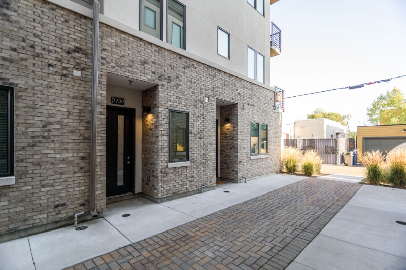 Building Photo - 2739 W Stewart Ave