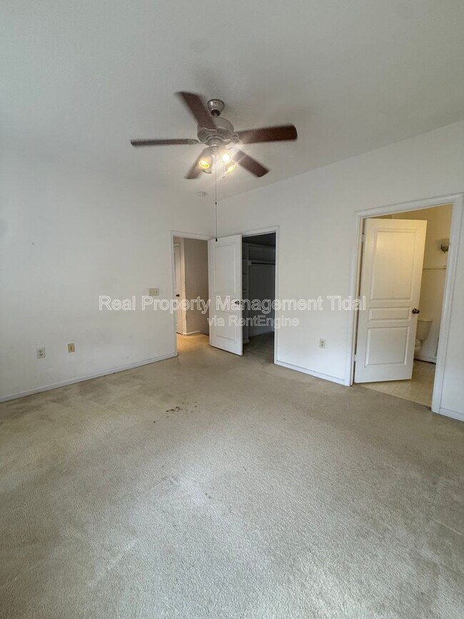 Building Photo - 5813 Ludington Dr