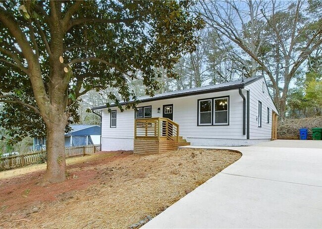 Primary Photo - 3 bed 2 bath in Decatur!