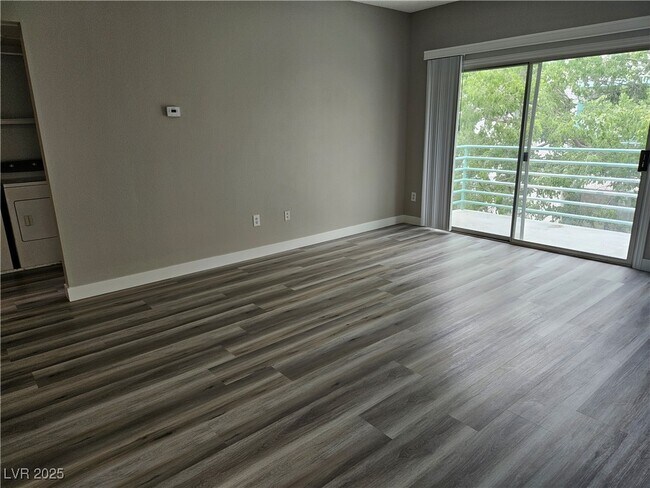 Building Photo - 7100 W Pirates Cove Rd