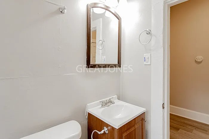 Building Photo - 945 53rd St